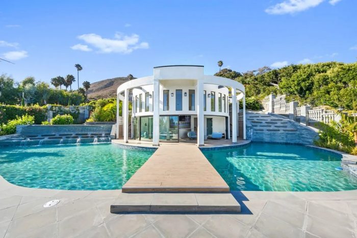 Sothebys International Realty Beachfront Estates in Malibu California